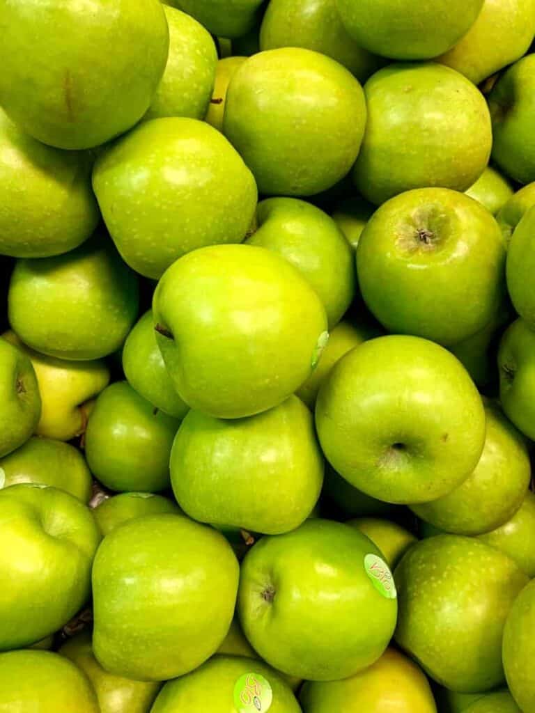 36 Types of Green Fruit (With Pictures)