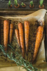 a bunch of carrots sitting on top of a tray